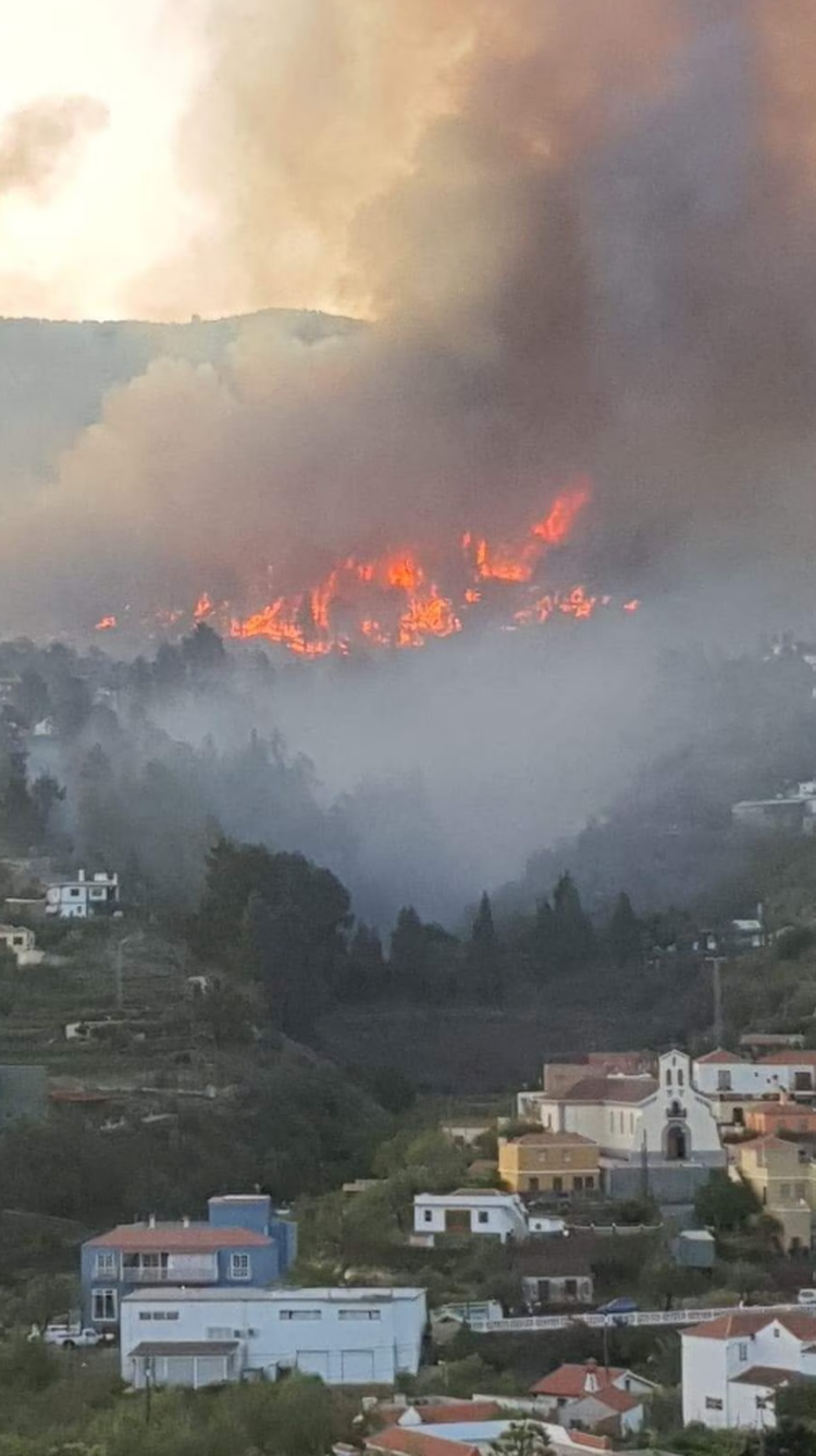 Thousands evacuated as Spanish island wildfire out of control