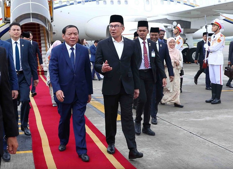 Malaysian PM commences official visit to Vietnam