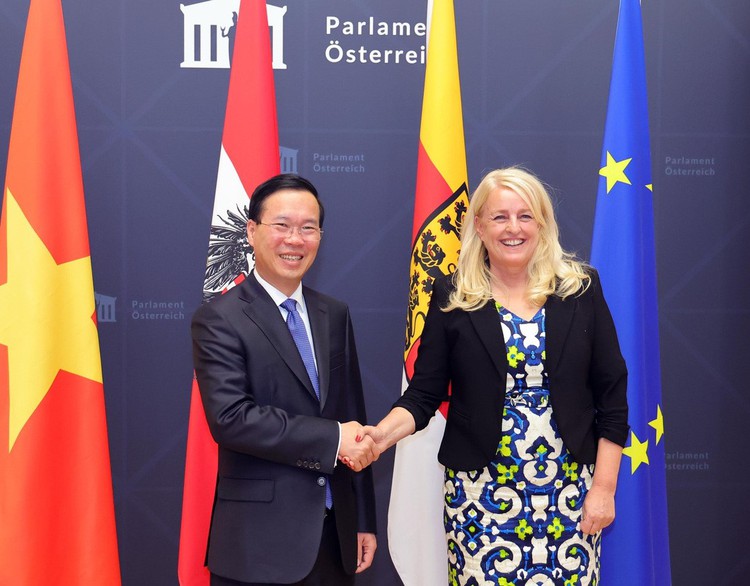 Atomic energy agency leader promises technology transfer to Vietnam