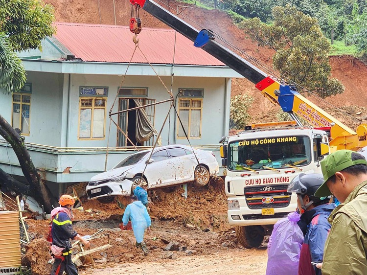 PM orders urgent action to cope with fatal landslide in Vietnam’s Central Highlands