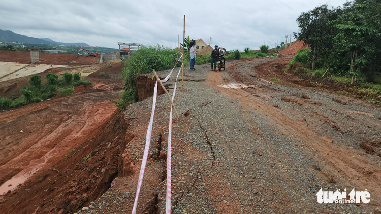 Vietnam’s Lam Dong evacuates residents as earth cracks hit reservoir