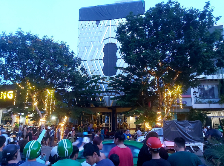 Man stabbed to death outside karaoke parlor in Da Nang