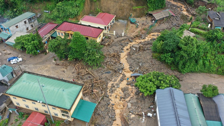 Commune in Vietnam’s Yen Bai isolated after flash floods wreak havoc