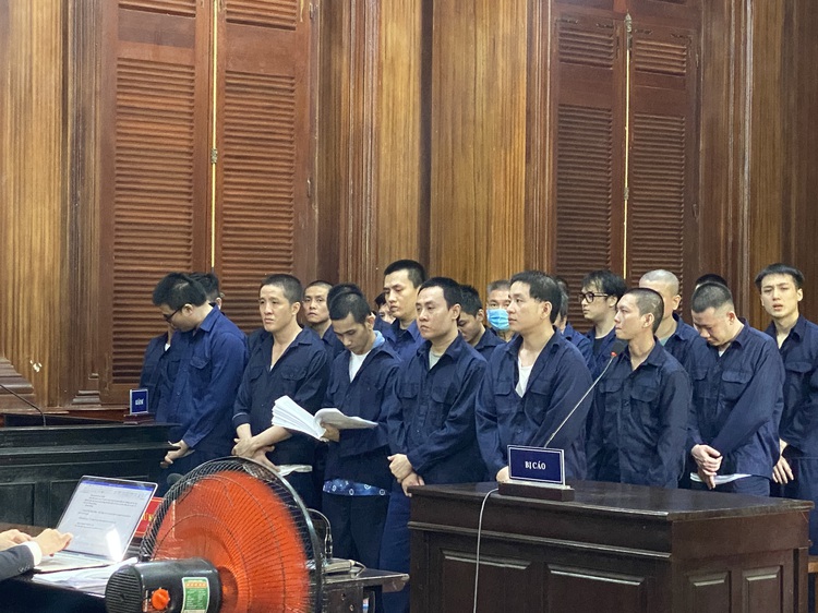 Foreigners stand trial for cross-border transport of 216kg of drugs through Vietnam
