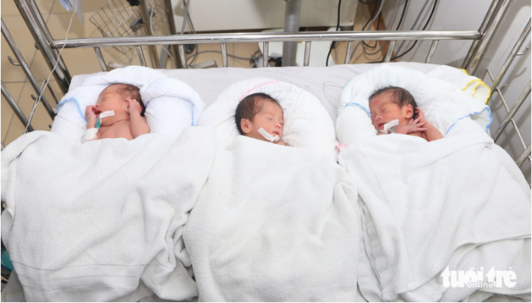 2 women give birth to triplets in north-central Vietnam