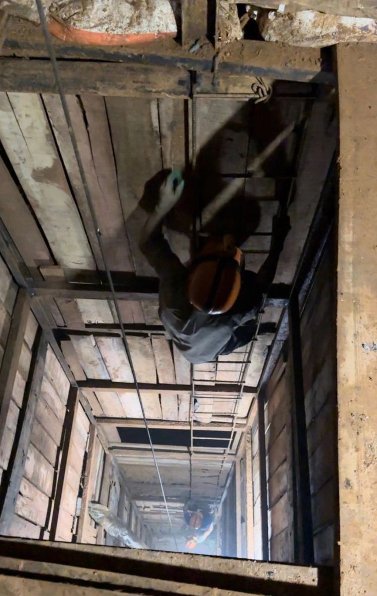 14 illegal gold miners caught red-handed in north-central Vietnam