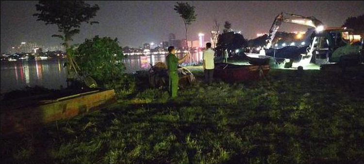 5 boats seized for illegal fishing in Hanoi’s West Lake