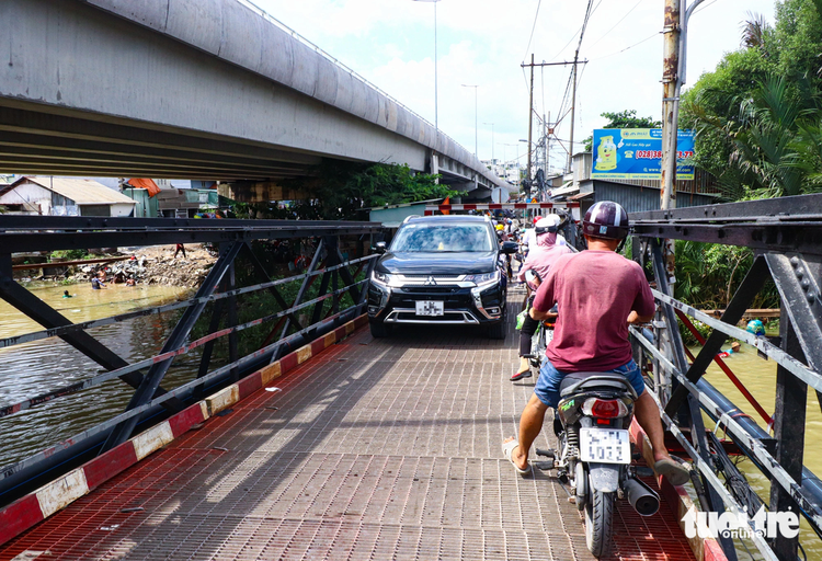 After 2 decades of construction, Ho Chi Minh City bridge to be opened to traffic next week