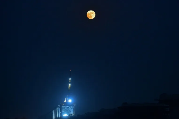 Last 'Super Blue Moon' until 2037 rises tonight