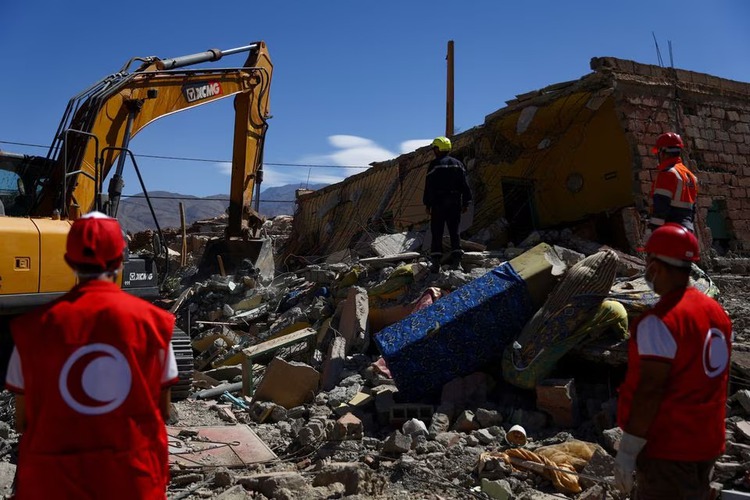 Morocco earthquake death toll passes 2,800, survivors camp outdoors