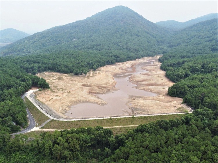 Drought, water scarcity wreak havoc on residents in central Vietnam