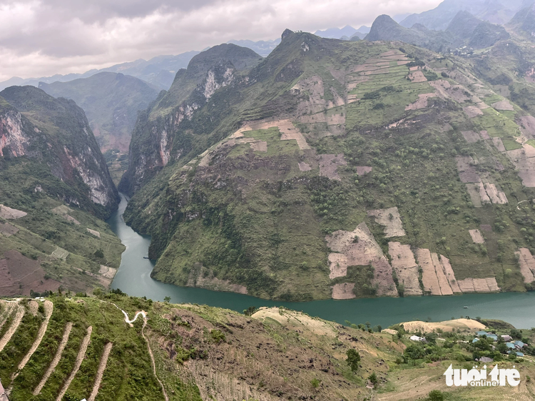 Vietnam’s Ha Giang halts tourist boat service on famous Nho Que River