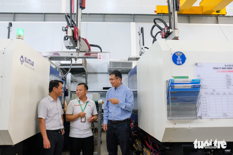 Vietnam amends regulations on foreign workers’ employment