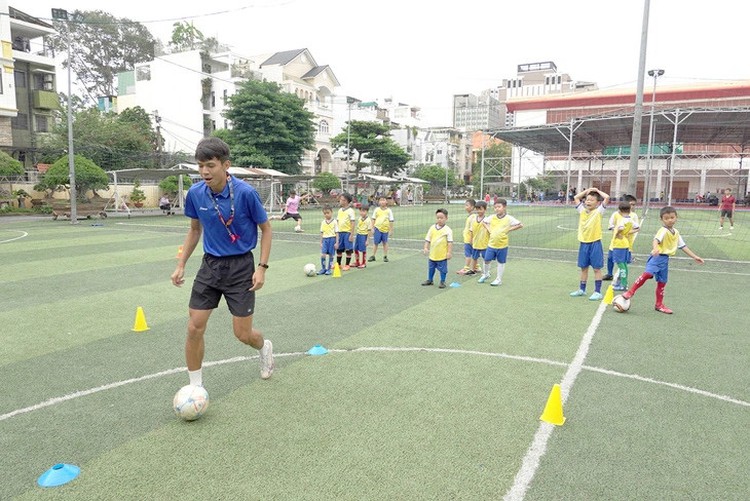 In Vietnam, parents spend big on children’s education despite economic woes