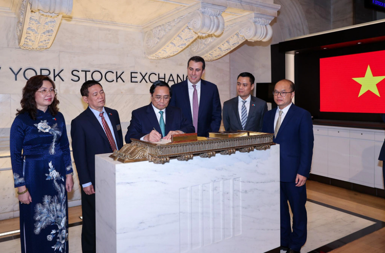 Vietnamese PM rings opening bell at NYSE