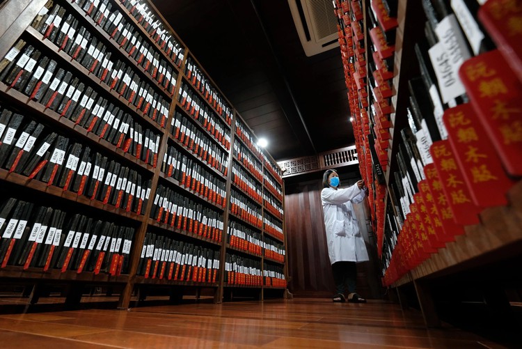 Launching new digital exhibition center for Nguyen Dynasty woodblocks in Da Lat