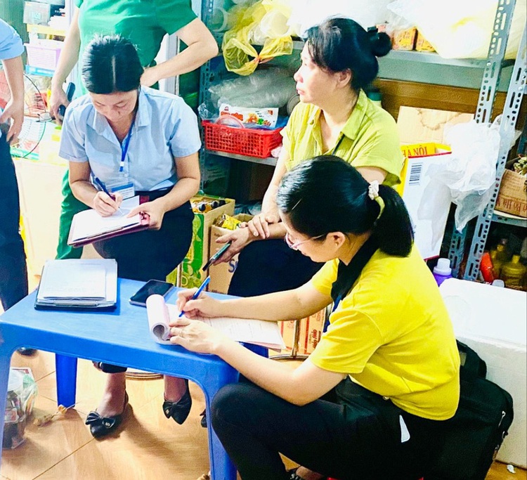 Classroom milk tea lesson leads to students’ food poisoning in northern Vietnam