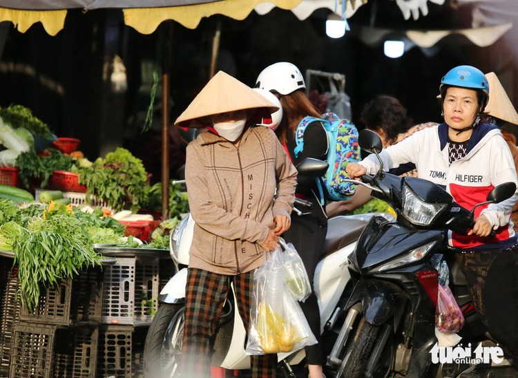 Ho Chi Minh City dwellers yet to break plastic bag habit