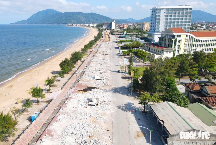 46 kiosks blocking beach view cleared in north-central Vietnam