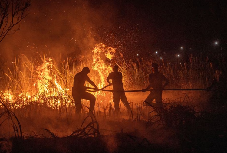 Haze hits Singapore as hot spots in Indonesia's Sumatra increase