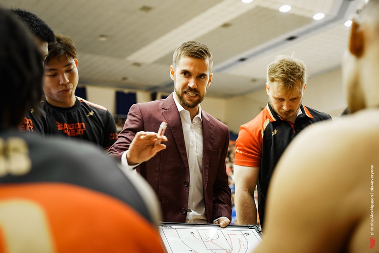 Saigon Heat’s successful coach writes book based on int’l experience