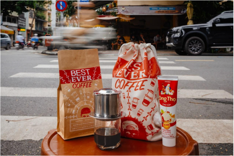 World-class YouTuber adores Vietnamese coffee