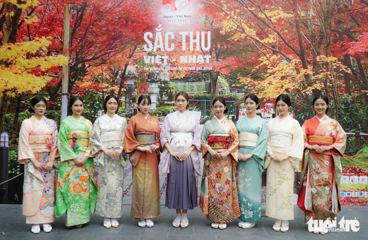 Ao dai, kimono fuse to highlight beauty of Vietnam, Japan