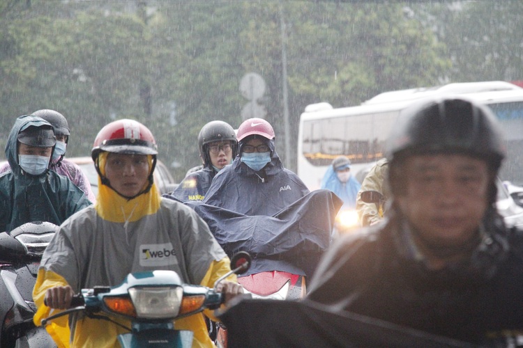 How to enjoy Ho Chi Minh City in the rain?