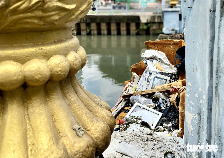 Garbage piles up along Ho Chi Minh City Canal