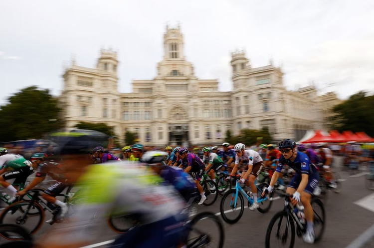 Top cycling teams explore creating new competitive league, sources say