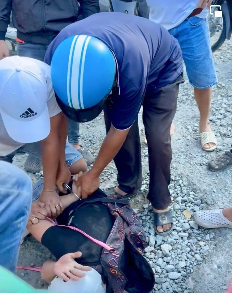 2 robbery suspects arrested with 7 tear gas canisters in Vietnam’s Mekong Delta