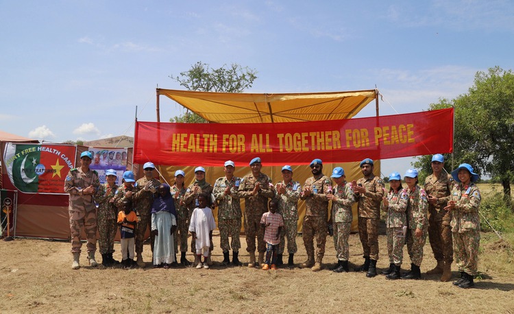 Vietnam’s peacekeeping engineering unit offers free healthcare service in Africa