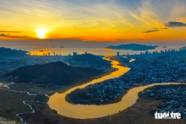 Vietnam’s Nha Trang beach looks strikingly beautiful from above