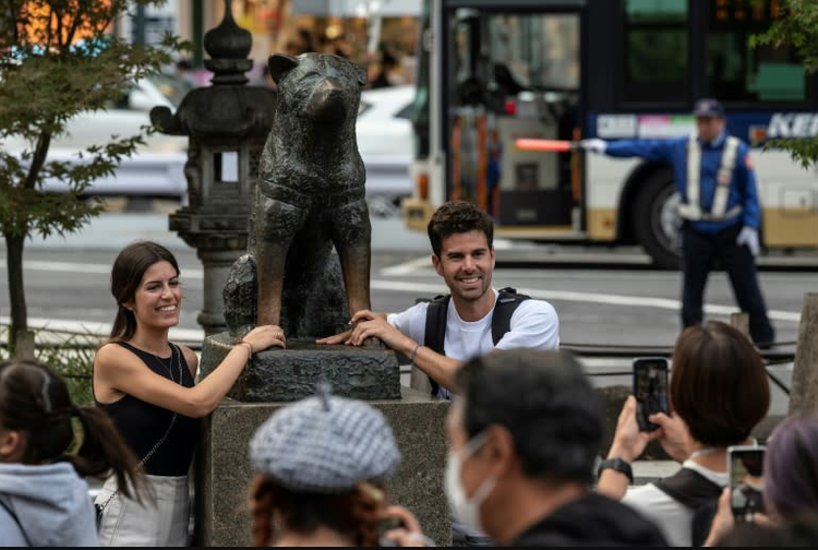 Japan's ever-faithful dog turns 100