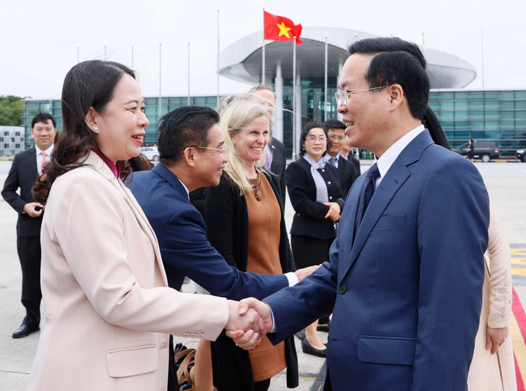 Vietnamese state president travels to San Francisco to attend APEC summit