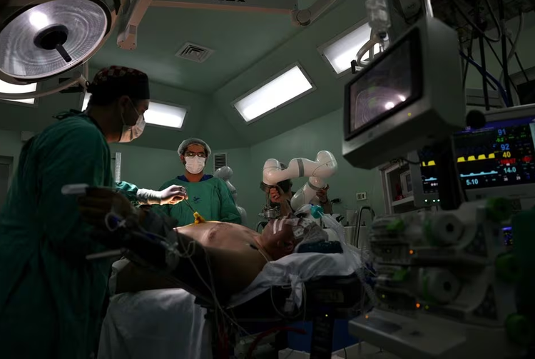 Magnetic surgical robot makes international debut in Chile hospital