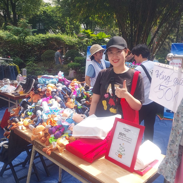 Idécaf’s second-hand fair draws huge attention in Ho Chi Minh City