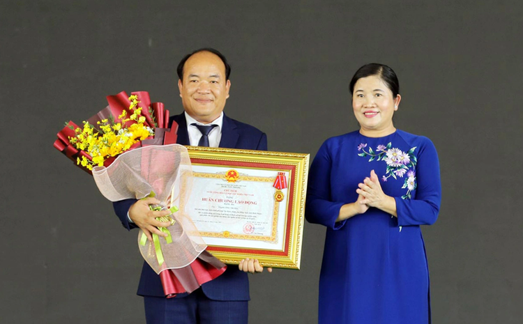 1,230-year-old tree recognized as national heritage tree in southern Vietnam