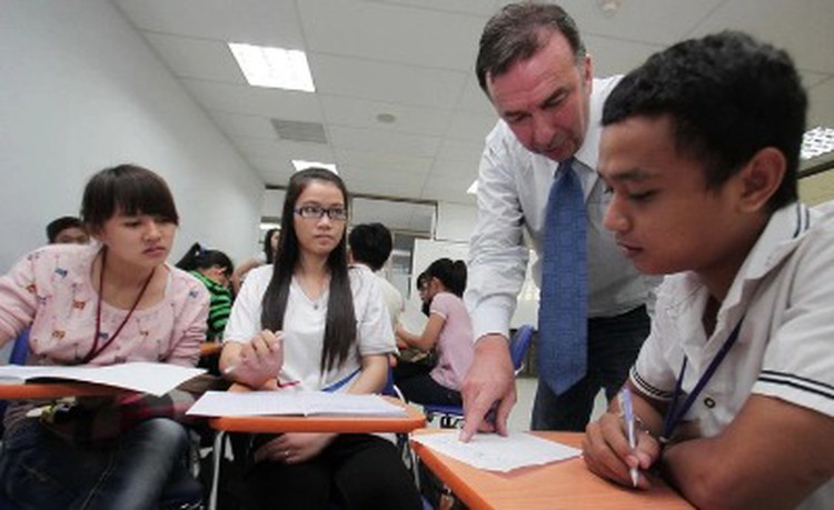 Vietnam rises 2 notches in yearly global English proficiency index: EF