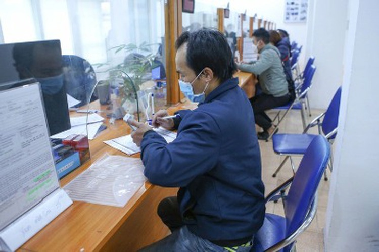 Vietnamese firms cut up to 75% of staff amid adverse conditions