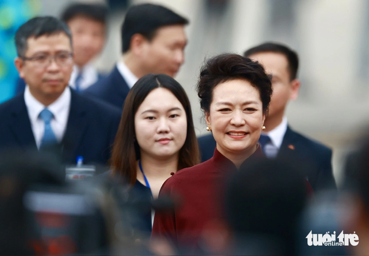 Chinese President Xi Jinping arrives in Vietnam for state visit