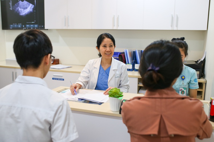 Vietnamese doctors contribute to prestigious global IVF book