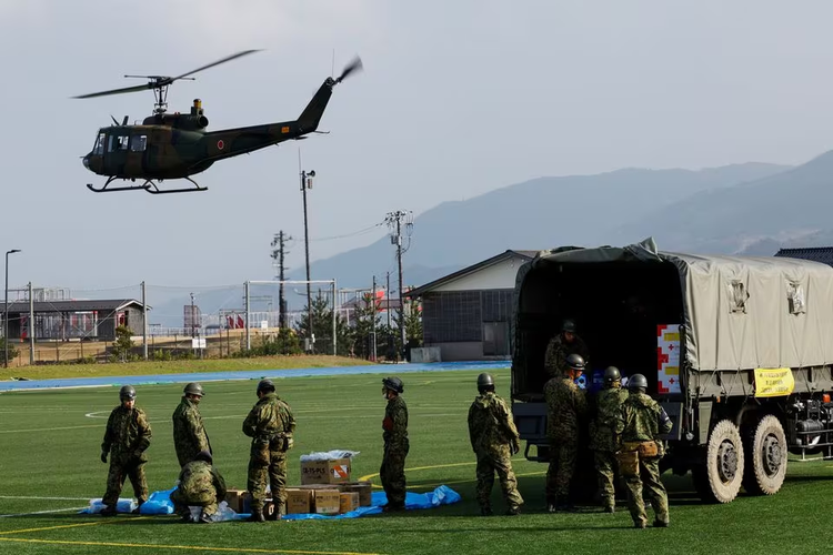Japan earthquake deaths top 100, with hundreds missing