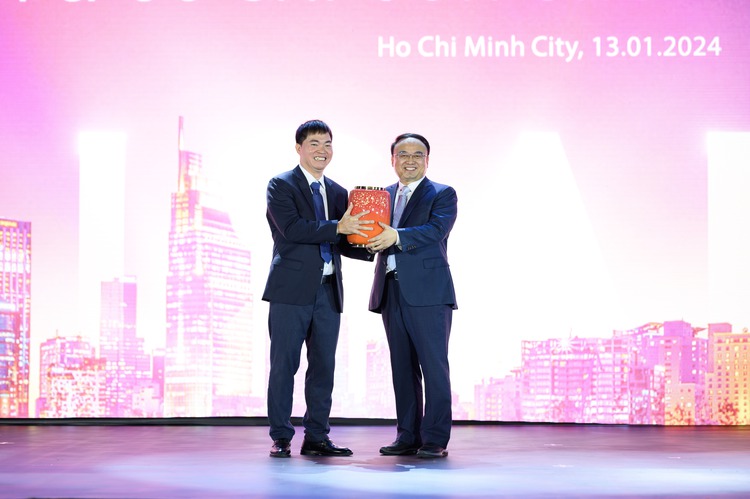 Geely-Volvo joint venture launches center, SUV models in Ho Chi Minh City
