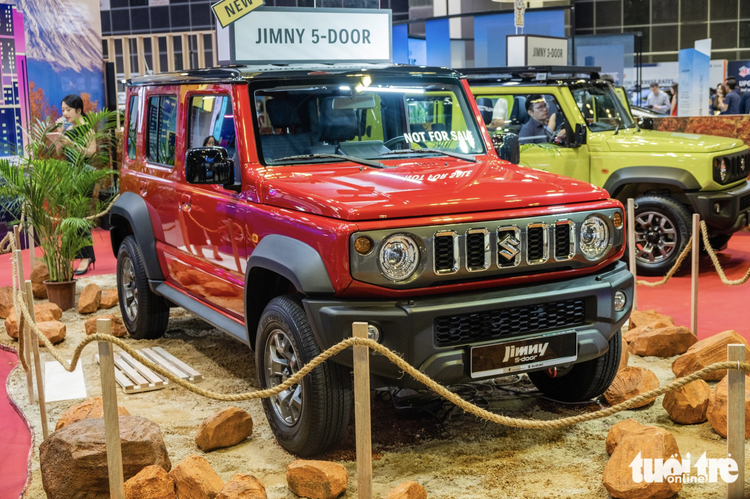 Closer look at 5-door Suzuki Jimny at motorshow in Southeast Asia