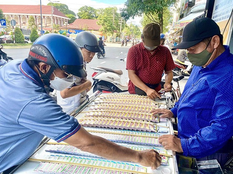 Vietnam collects record tax revenue from lottery sales in 2023: ministry