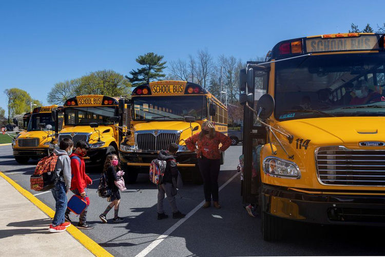 Vietnam ministry seeks feedback on uniform dark yellow color for school buses