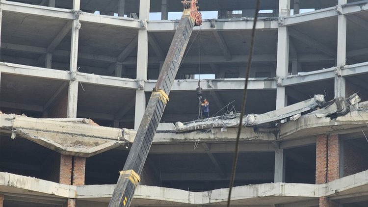 Illegally-built 12-story building demolished on Vietnam’s Phu Quoc