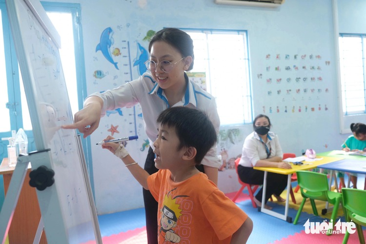 Fun-filled classes in Ho Chi Minh City help hospital-bound child patients continue education