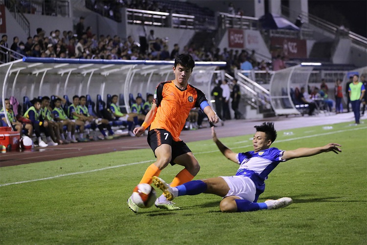 5 Vietnamese footballers prosecuted for match fixing probe